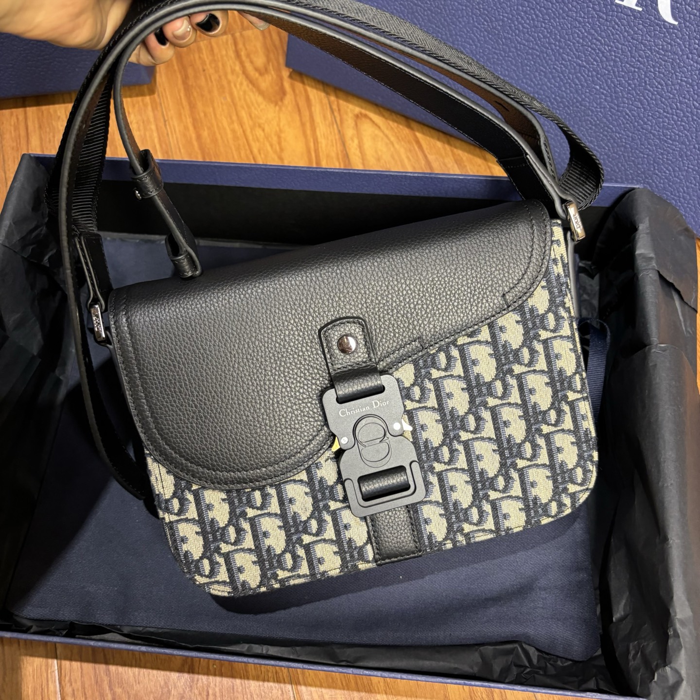 디올 스몰 새들 플랩 메신저백 1ADPO049YKS  23 x 17.5 x 6cm