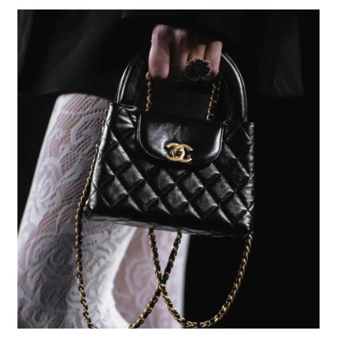 Chan*e* 23k kelly bag 19cm x 13 cm x 7cm