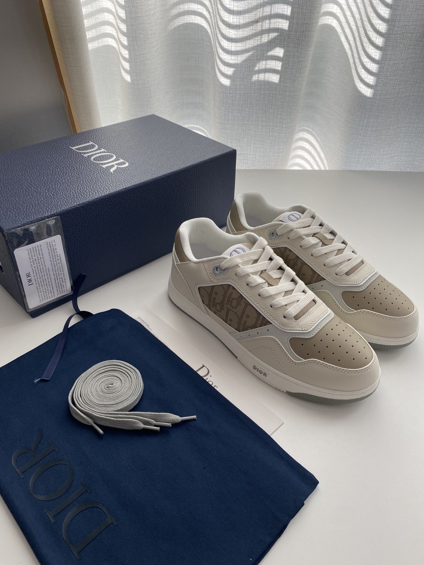 디올 남자 B27 로우탑 스니커즈