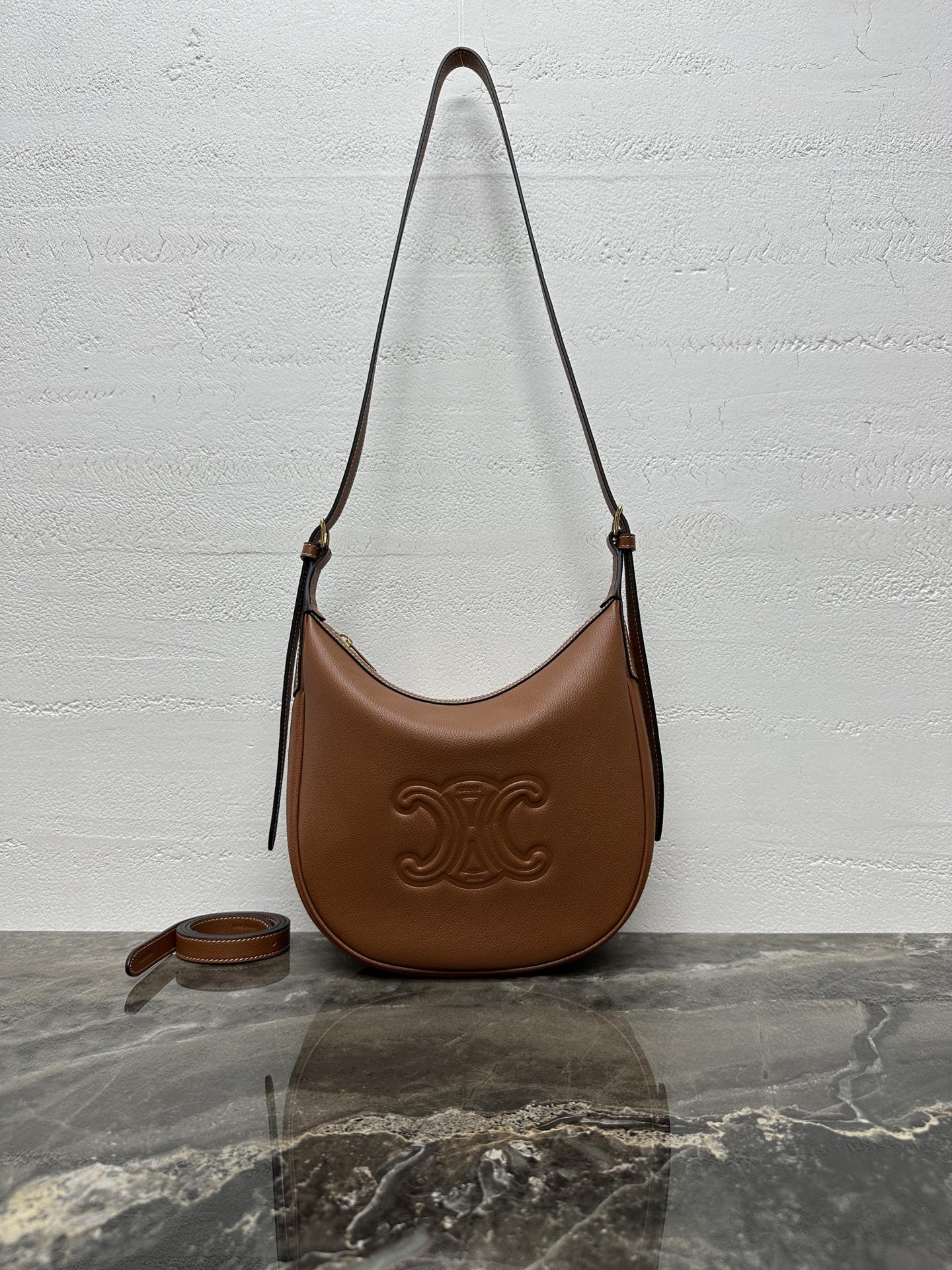 셀린느스몰 엘로이즈 트리옴프 백｜소프트 송아지가죽｜숄더백 24 X 21 X 7cm