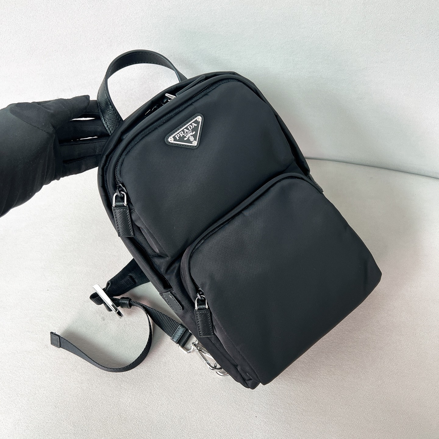 프라다 슬림형 리나일론 백팩 2VZ105 31*20*8