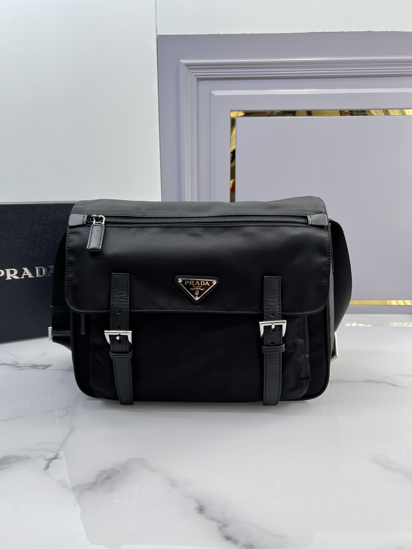 프라다 나일론 플랩 메신저백 1BD671 30 x 23 x 12cm