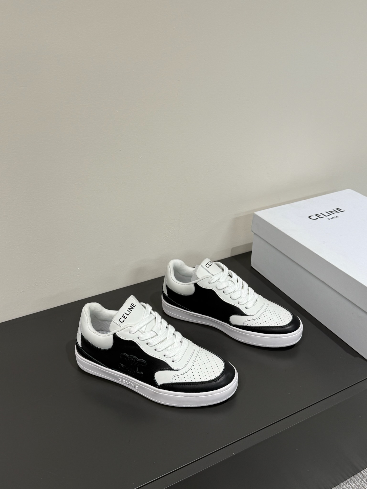 셀린느 스니커즈