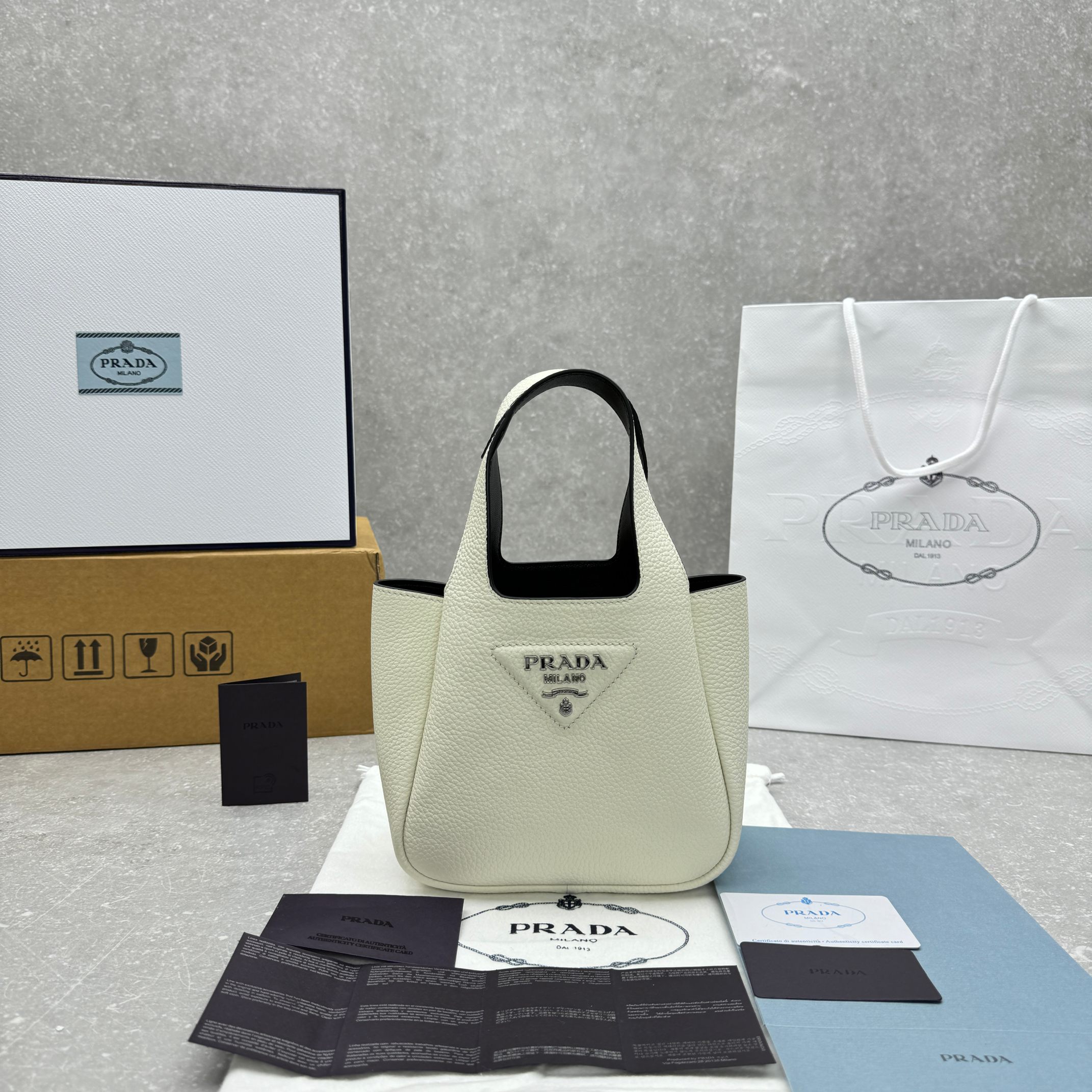 프라다 레더 미니 백 1BA349 19cmx18cmX10cm