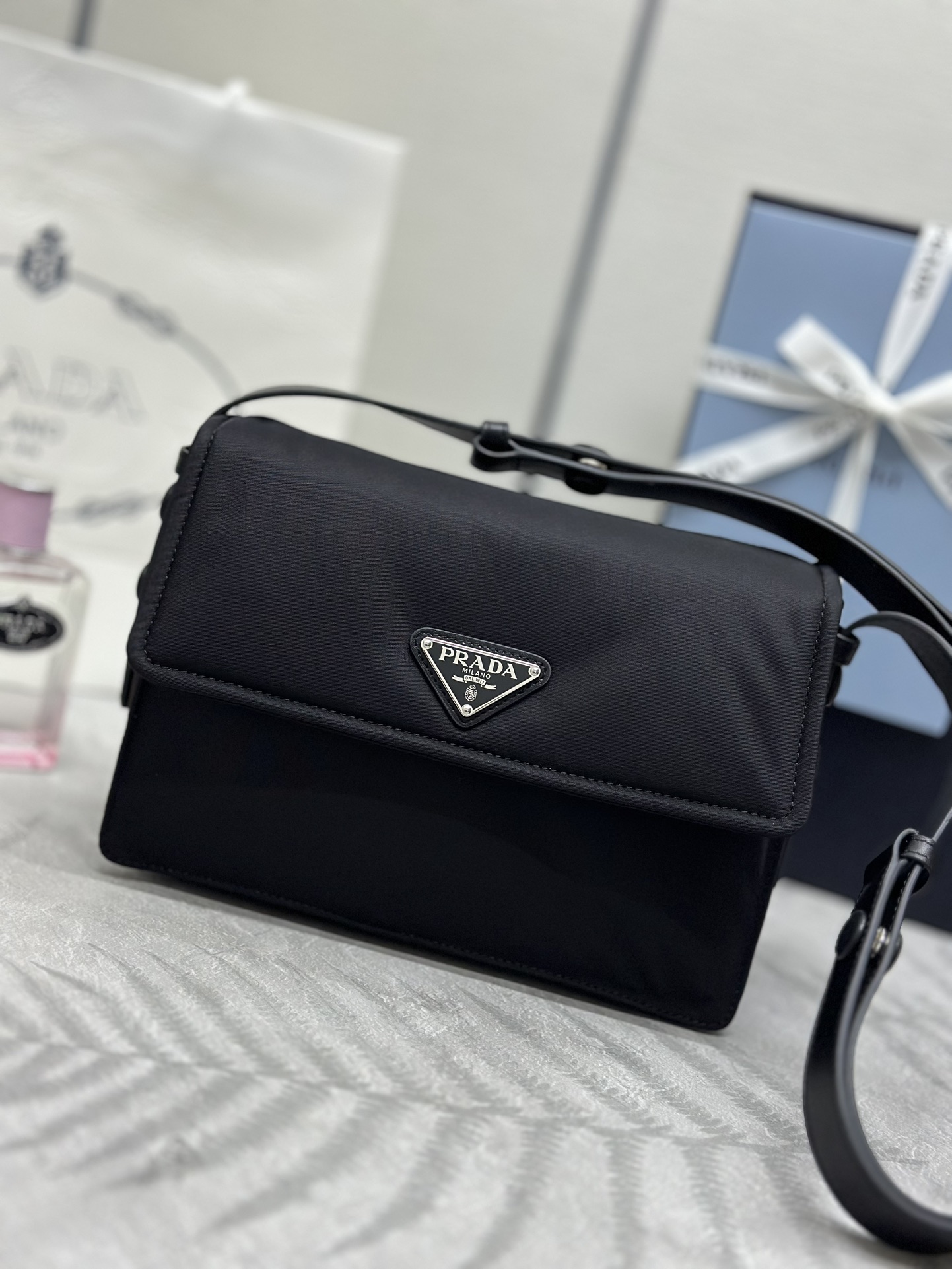 프라다 치니 미니 메신저백 1BD313 16cm*11cm*23cm