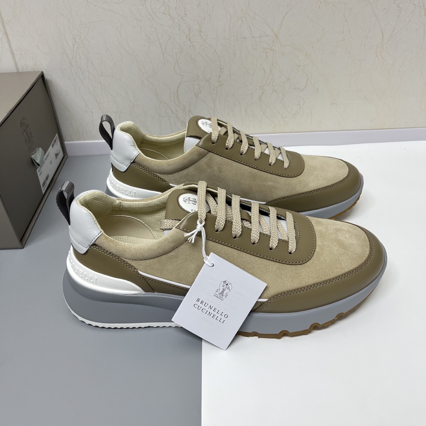 Brunello Cucinelli 로우탑 스니커즈