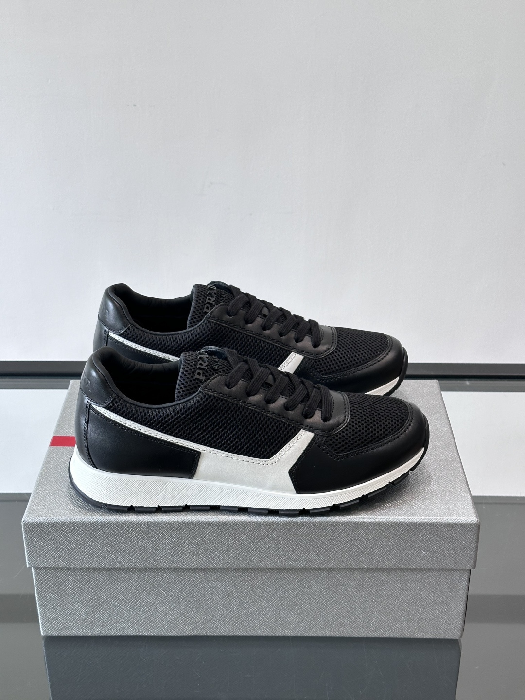 프라다 스니커즈