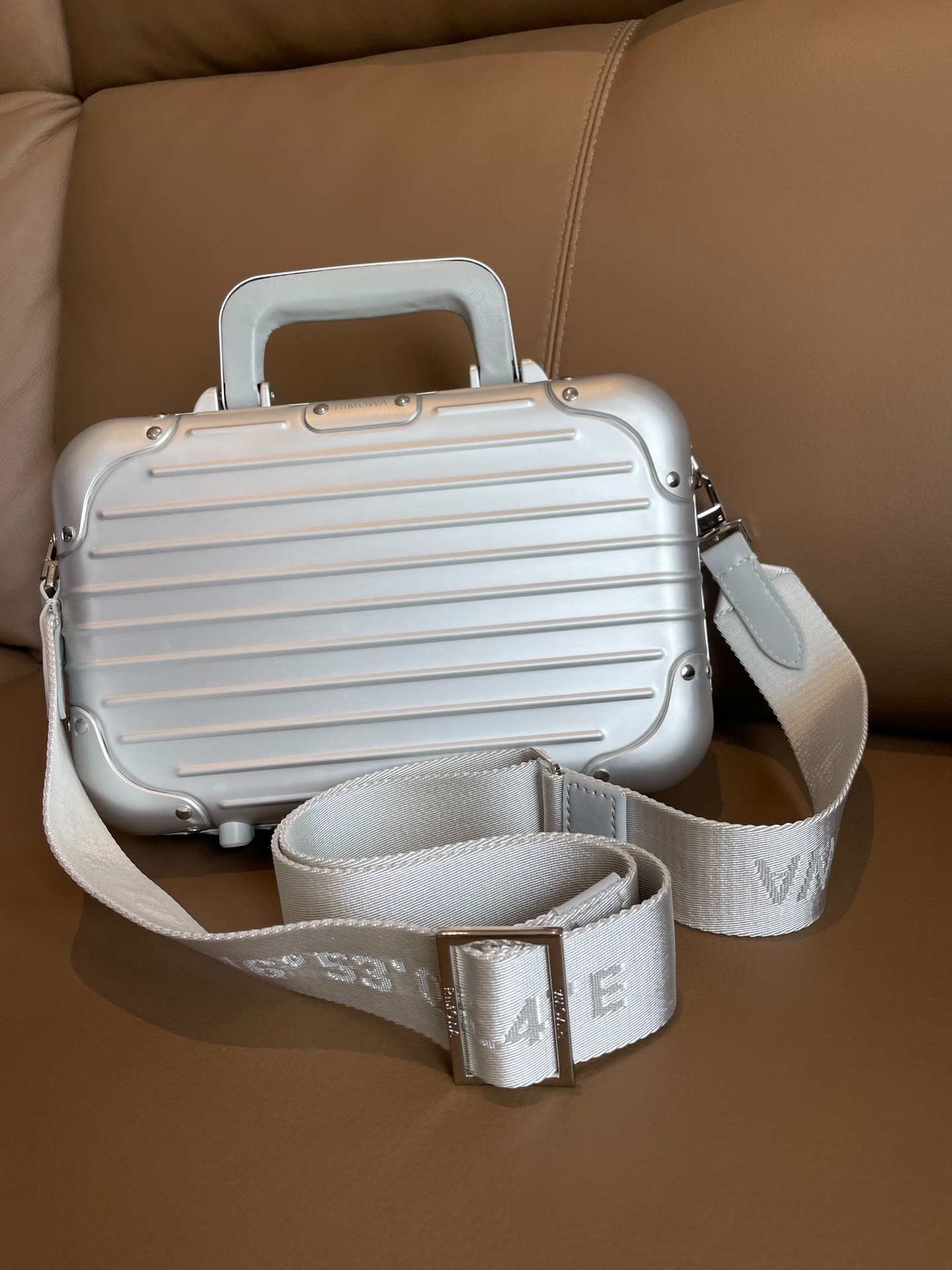 리모와 오리지널 백 알루미늄 마그네슘 합금 19번 크로스백