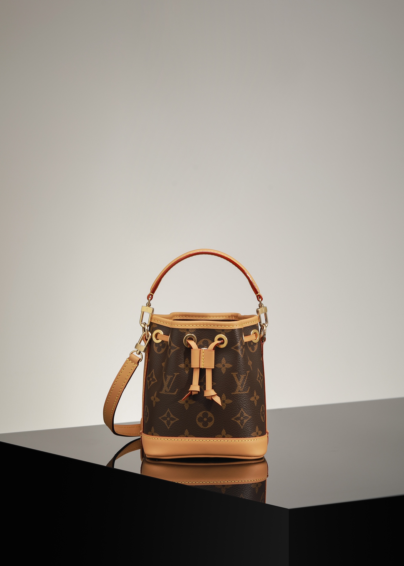 루이비통 나노 노에 모노그램 크로스백 M81266 16*13*10 cm