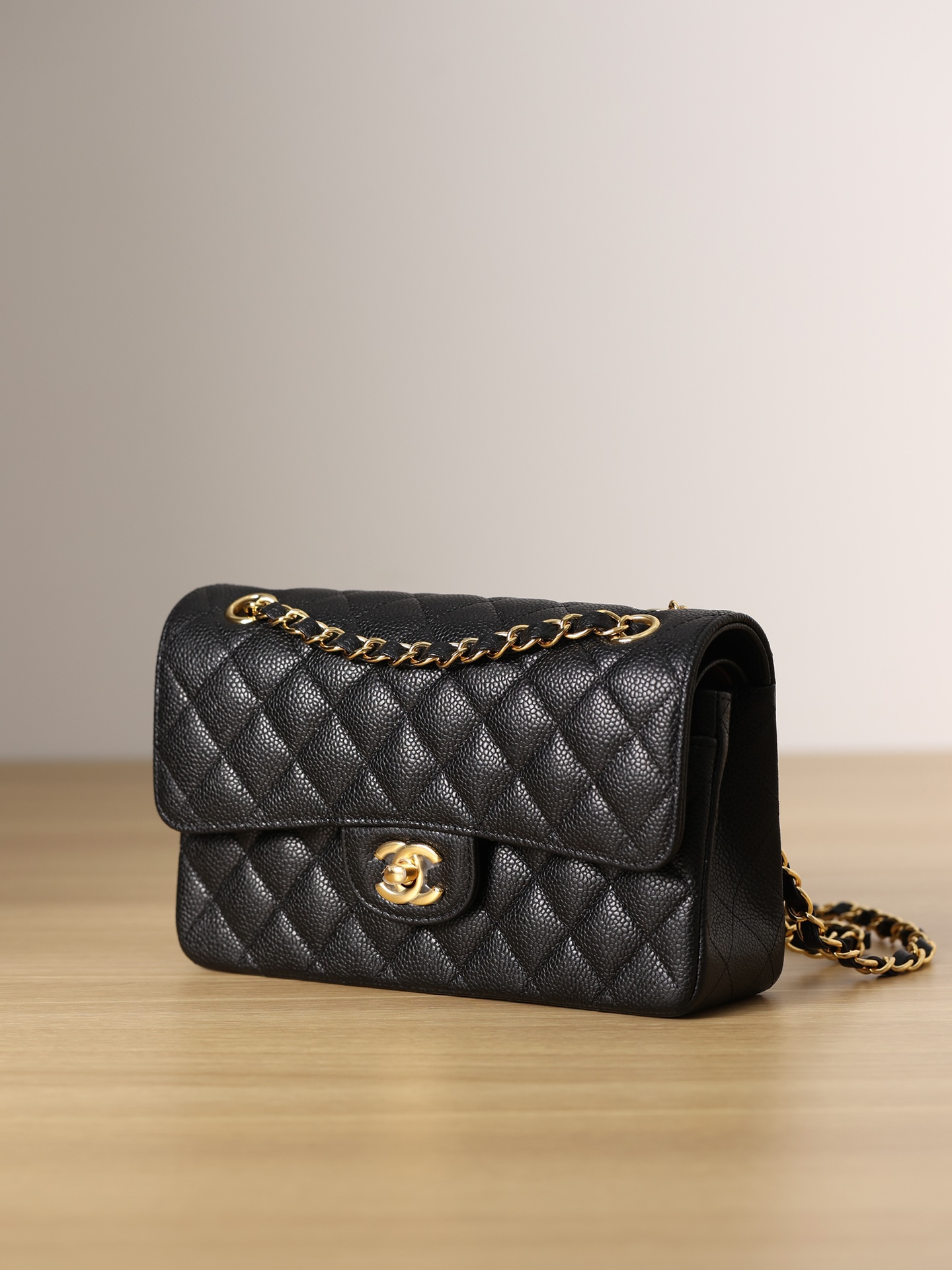 샤❤넬 클래식 스몰  카프스킨 캐비어 숄더백 CF23