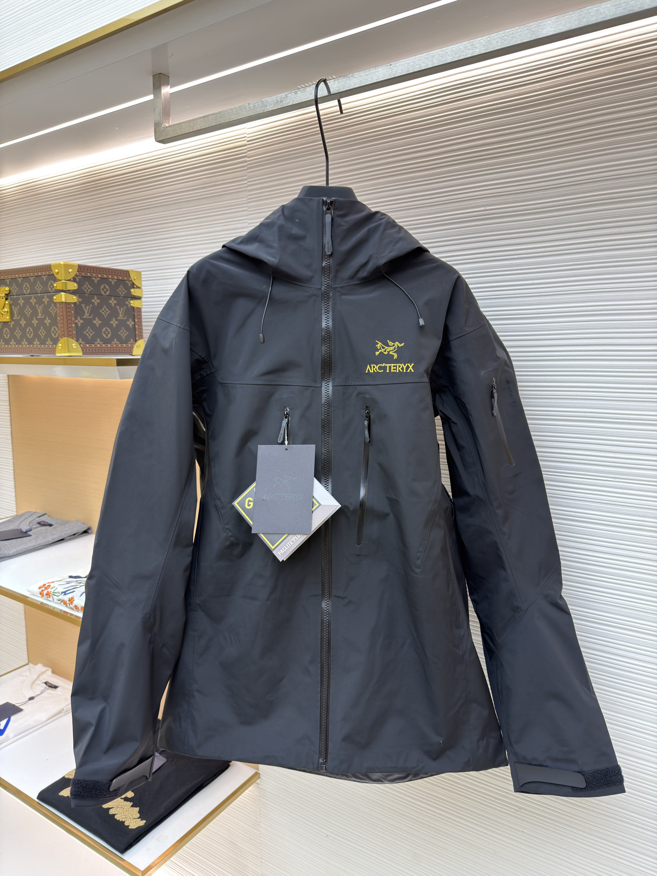 아크테릭스 [ARC'TERYX] 수입고급 알파 SV 6 자켓