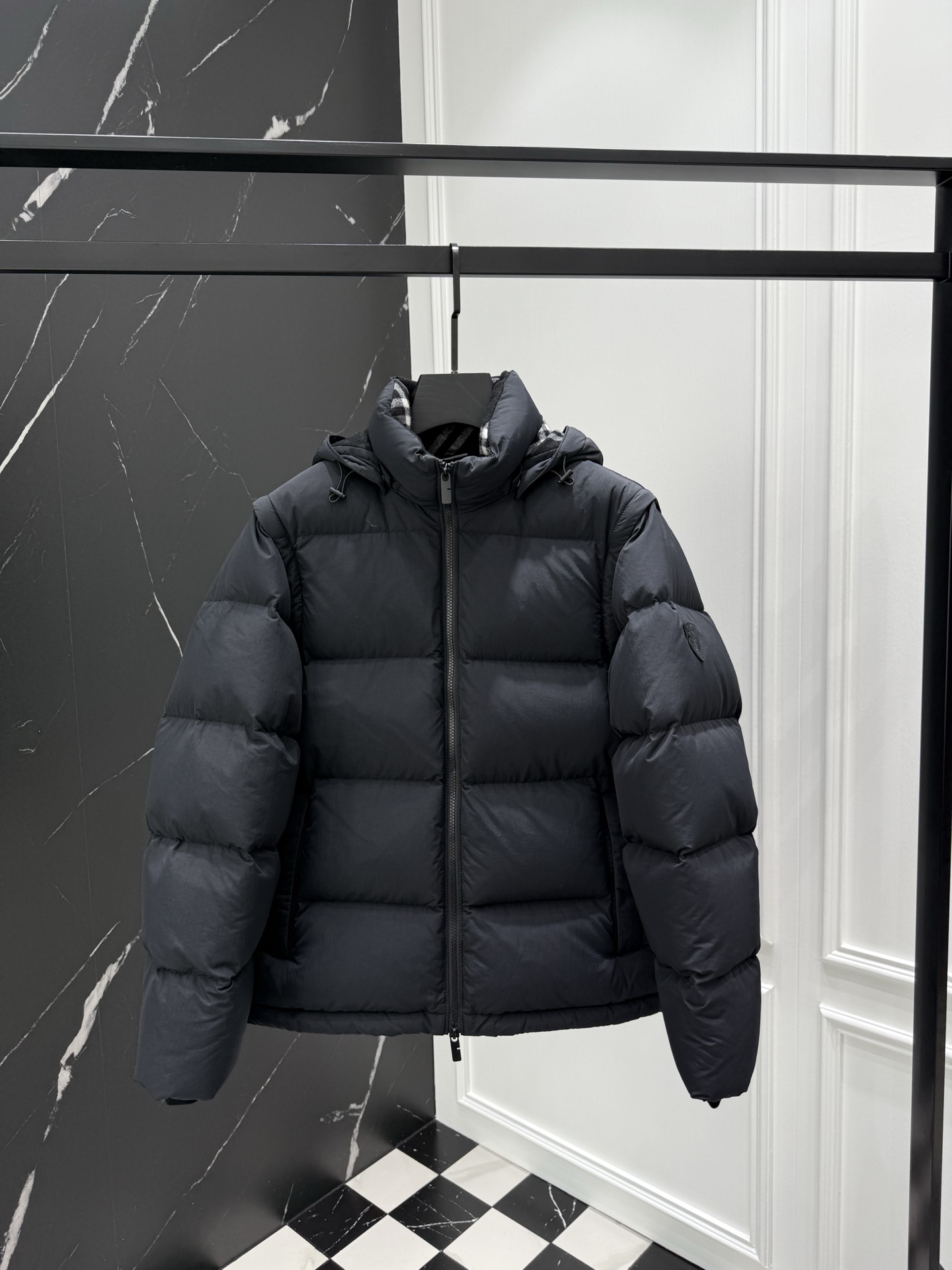 디태처블 슬리브 퍼퍼 재킷