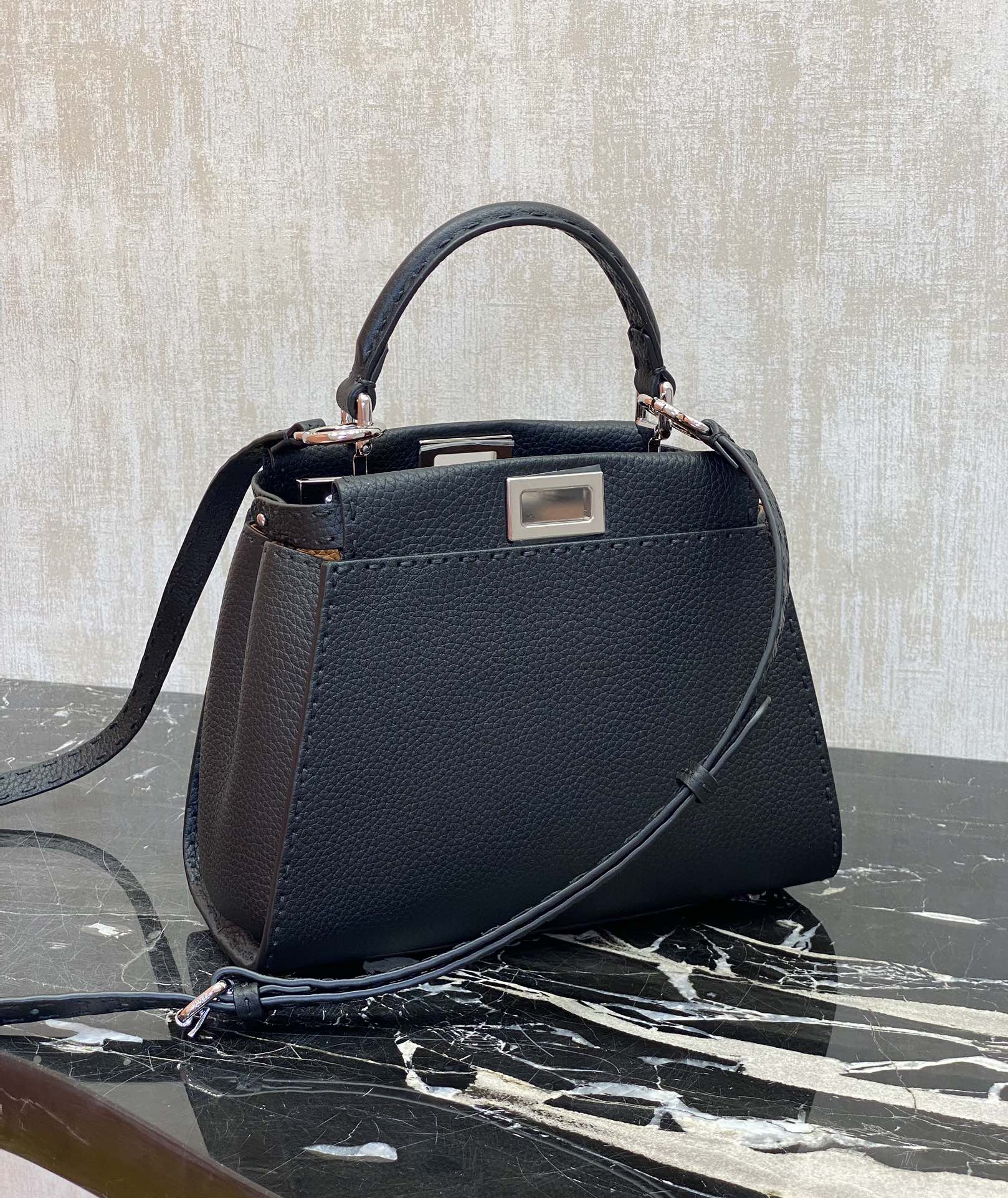 FENDI 미니 피카부  18 X11 X 23 cm