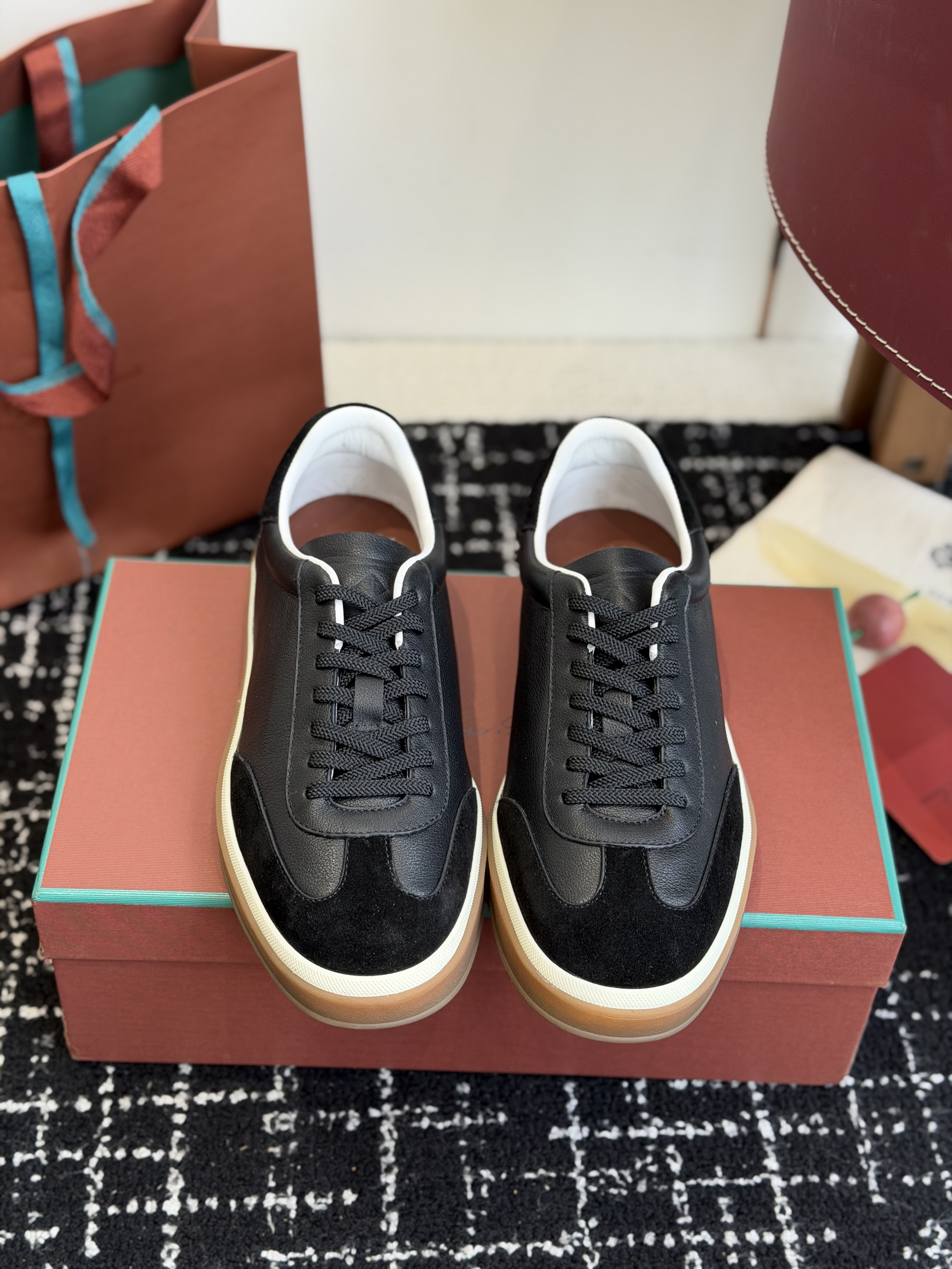 로로피아* 레더 스니커즈