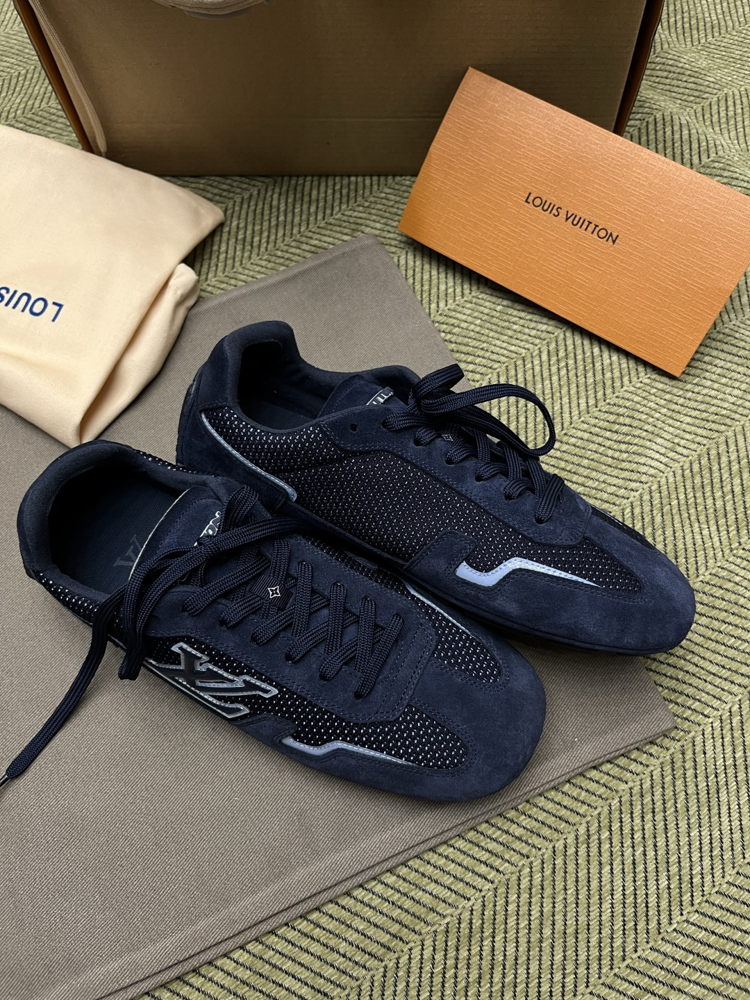 루이비통 Rally 스니커즈